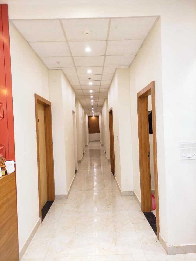 Hotel Satsang Grand 3*