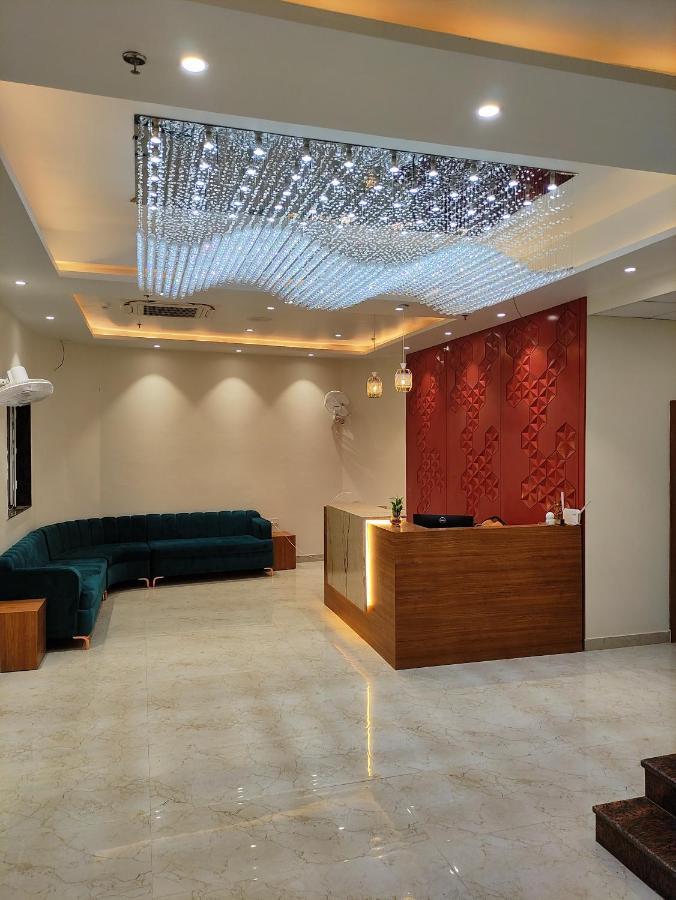Satsang Grand Hotel 3*