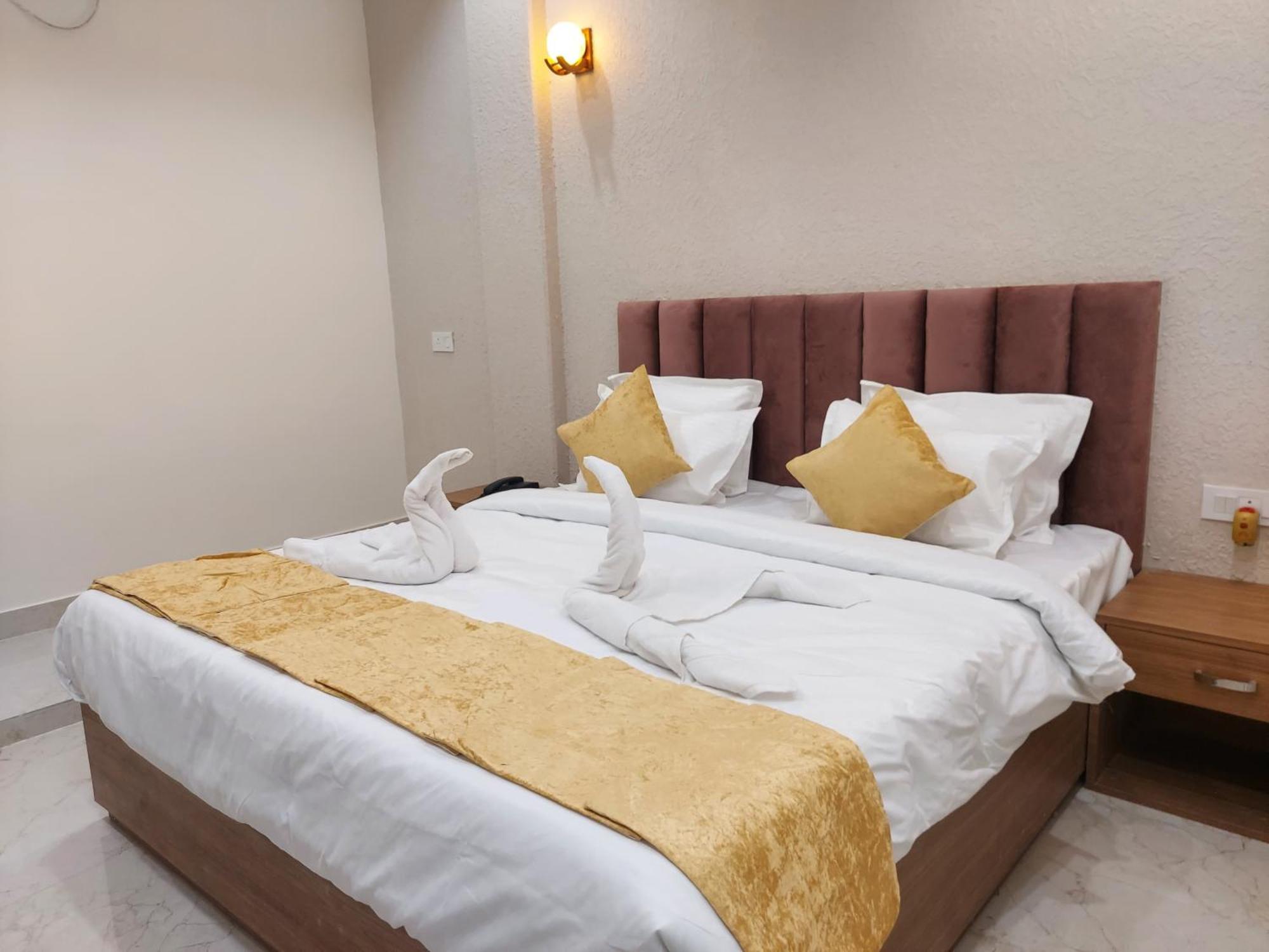 Satsang Grand Hotel 3*